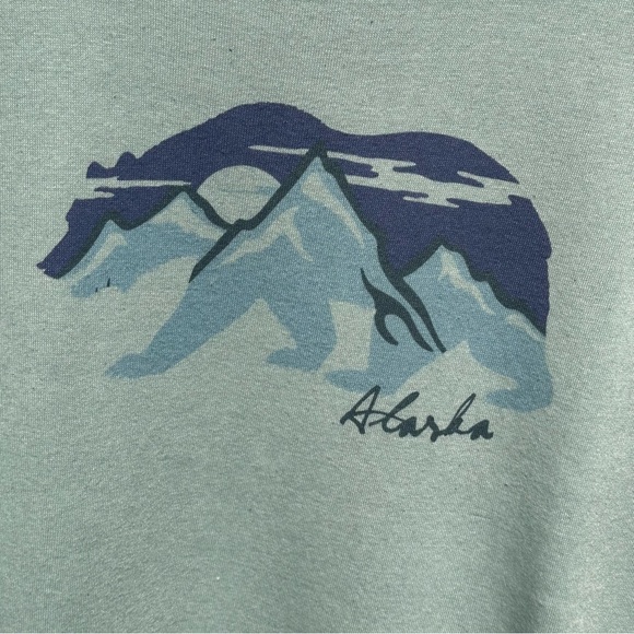 Alaska Themed “Mountains and Bear” Sweatshirt (new, with tags) (L) - Picture 2 of 5